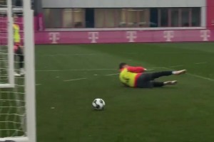 改善的力量！奥利塞在拜仁训练中多次用右脚射门！