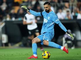 TA：马马尔达什维利已开始学英语，利物浦签他前询问过阿利松